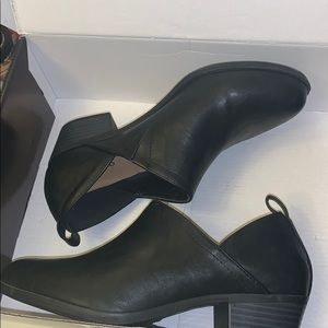 Torrid wide width size 8 black low cut botties